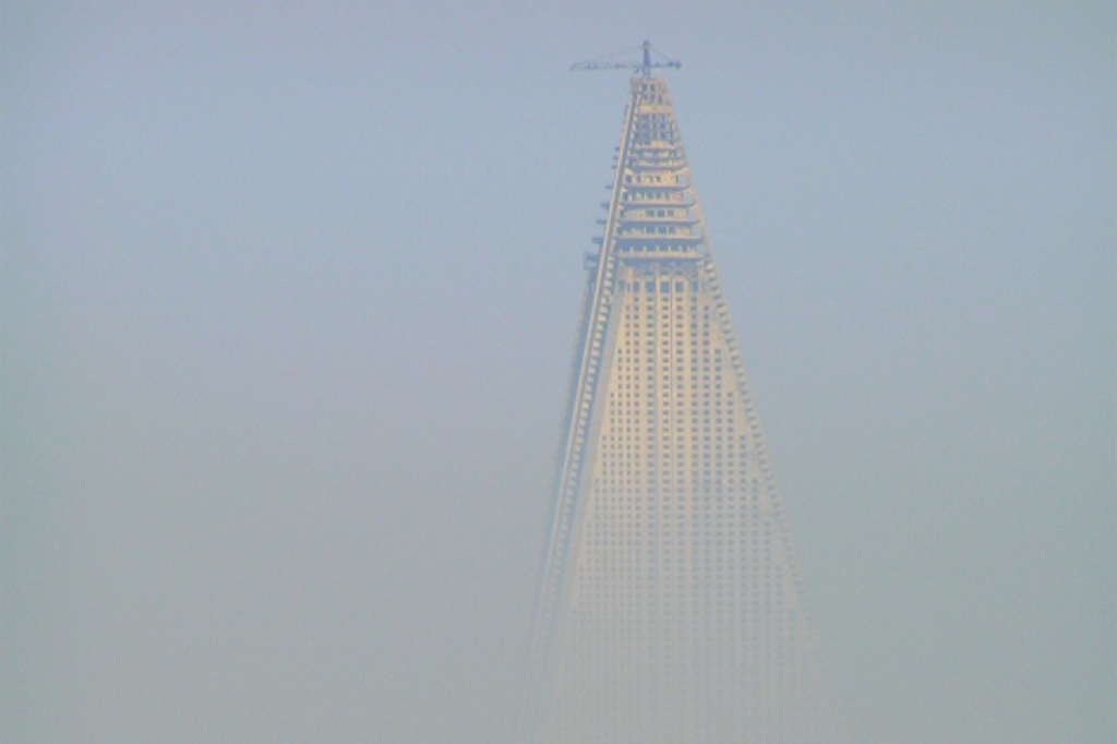 ryugyong_hotel.jpg